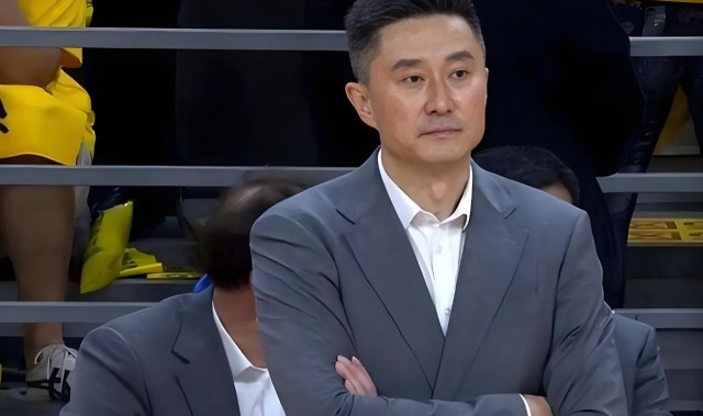 kaiyun-广东队领先18分输球！记者3问杜锋：张皓嘉为何打这么久？