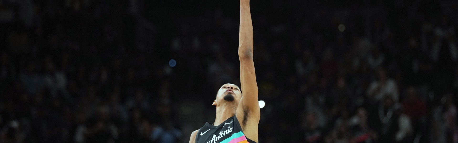 开云体育-米奇谈文班不打：他肋骨还是有点酸痛 我们认为这个决定是合适的