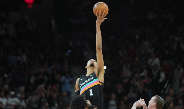 开云体育-米奇谈文班不打：他肋骨还是有点酸痛 我们认为这个决定是合适的