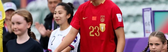 花开两朵，同心逐梦——双胞胎姐妹邵子钦、邵子嘉的这些年|邵敏|足球|女足亚洲杯|巴西女足|中国女足_新浪体育_新浪新闻